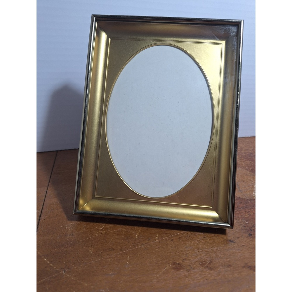Vintage 1975‎ IIC Gold Tone Floral Embossed Oval Opening Picture Frame 5x7 6x8